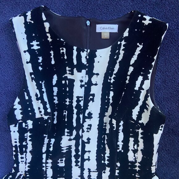 Calvin Klein Like NEW Exquisite White Black Flocked Fit & Flare Dress Size 10 - Picture 3 of 6